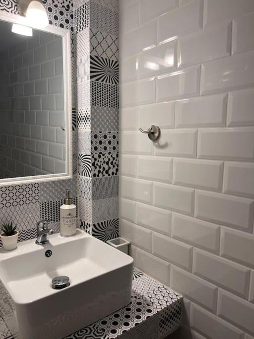 Carlito"S Apartment 1 Next To Metro Station Athens Luaran gambar