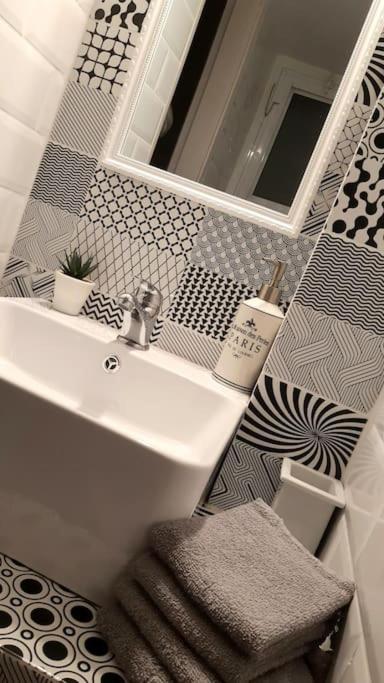 Carlito"S Apartment 1 Next To Metro Station Athens Luaran gambar